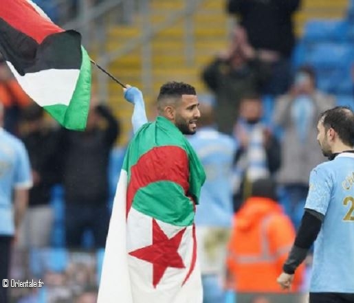 Le joueur Mahrez a brandi les drapeaux de l'Algérie et de la Palestine