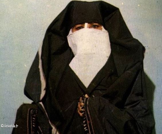 Photo d'archive algérienne, Mlaya Habit traditionnel de la femme algérienne d'autrefois
