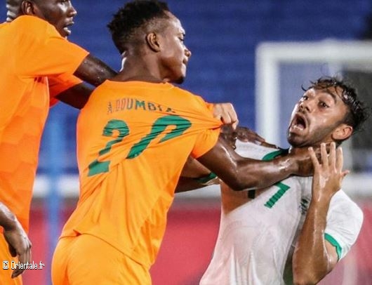 Le jeune Aboubacar Doumbia agresse un joueur arabe (Arabie Saoudite, 23.07.2020)