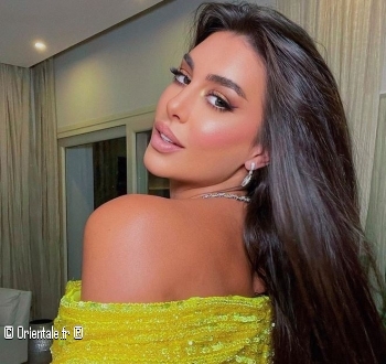 Yasmine Sabri en robe jaune