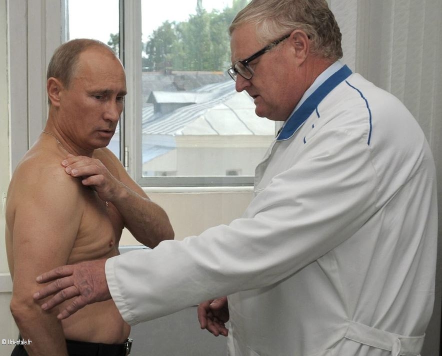Vladimir Poutine montre ses muscles