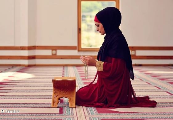 Femme musulmane à la mosquée