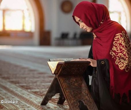 Femme musulmane priant