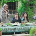 Femmes du Moyen-Orient faisant des youyous dans un film