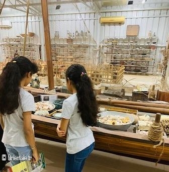 Enfants qui visitent le Muse de Ras el Khaima