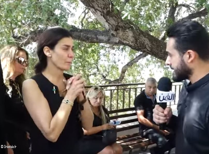 Nadine Al-Rassi a perdu son frère - Elle répond à une interview d'El Fan le jour des funérailles de son défunt frère