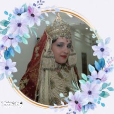 Femme en tenue traditionnelle de Tlemcen, en Algérie