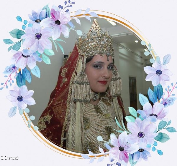 Femme en tenue traditionnelle de Tlemcen, en Algérie Femme en tenue traditionnelle de Tlemcen, en Algérie