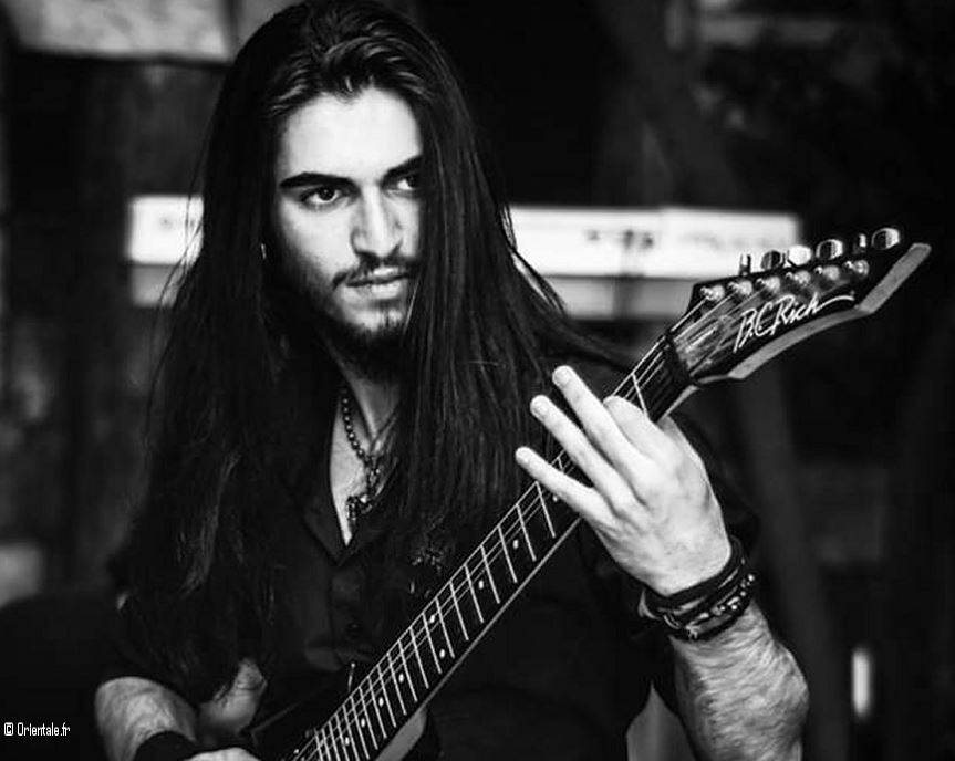 Guitariste d'un groupe de metal syrien