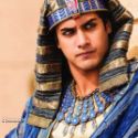 Un acteur interprte Toutankhamon dans un film