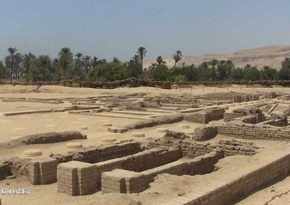 Les ruines de la ville construite par Akhenaton