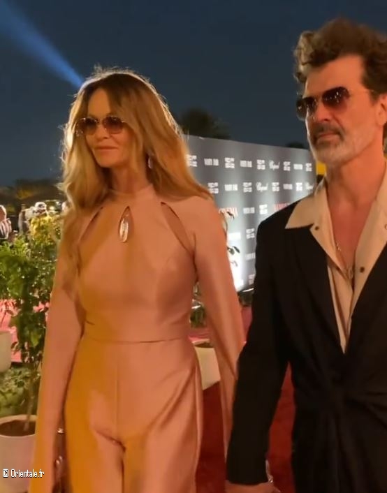 Elle Macpherson au Festival de la Mer Rouge, portait une tenue Arwa AlKadi