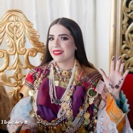 Une mari�e tunisienne fi�re de montrer son henn�!