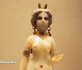 Statue de déesse nue debout 3ème siècle avant JC - ancienne Iraq