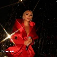 Maya Diab tout de rouge vtue