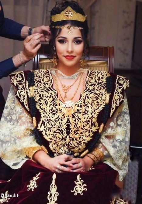 Les belles broderies de la robe traditionnelle d'Annaba vues de prs