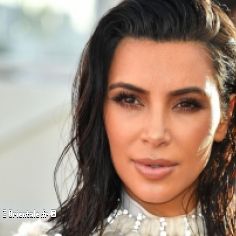 Kim Kardashian avec sa belle chevelure brune