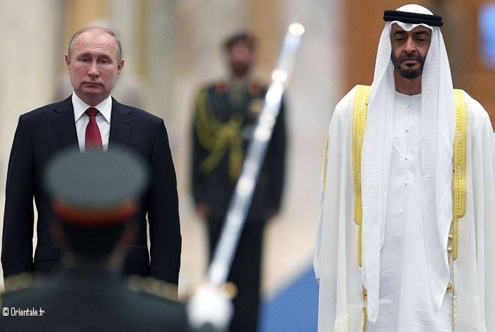 Vladimir Poutine à g. et l'Emir arabe Bin Zayed à d.