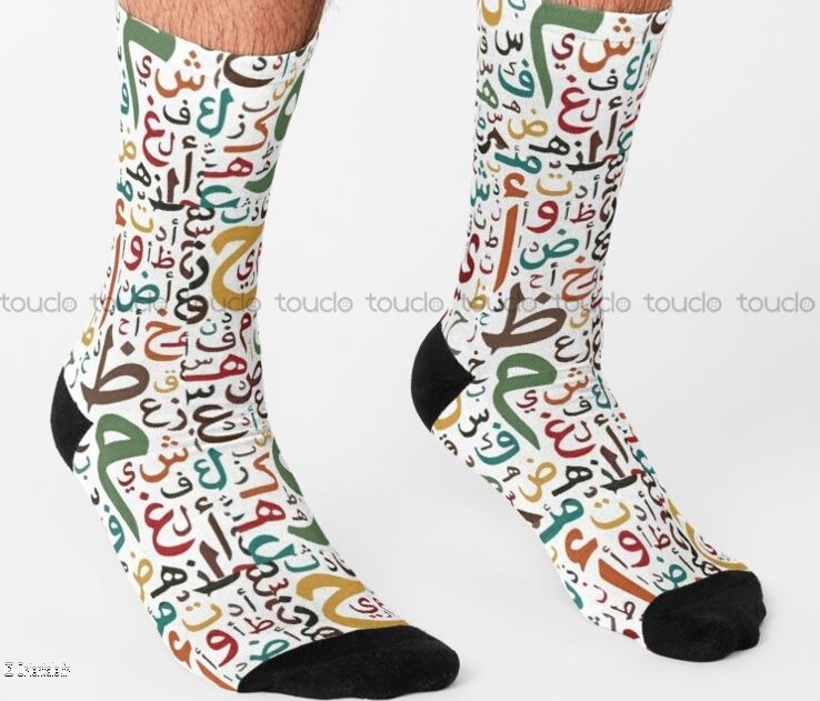 Chaussettes avec des lettres en calligraphie arabe