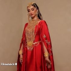 Femme qui portent des bijoux des Emirats