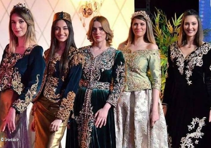 Femmes d'Alger portant la tenue algroise