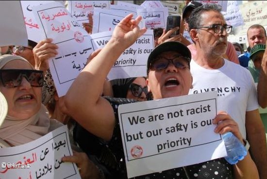Des Tunisiens manifestent à Sfax contre les migrants africains