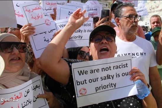 Des Tunisiens manifestent  Sfax contre les migrants africains