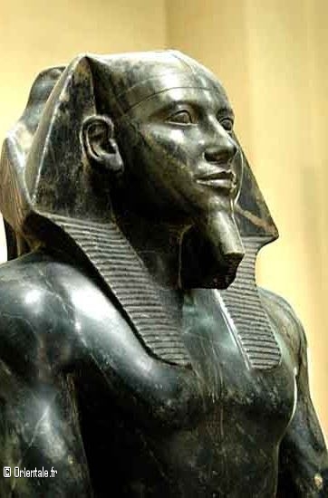 Statue en marbre gris foncé de Kephren, fils du pharaon Khéops