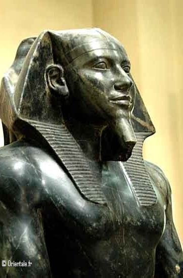 Statue en marbre gris fonc de Kephren, fils du pharaon Khops