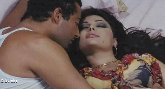 Scne d'amour dans un film avec Hafa Wehbe