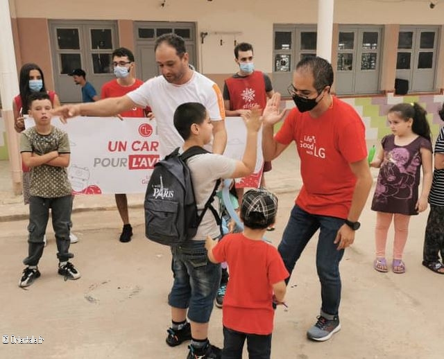 Opération de dons de fournitures scolaires en Algérie