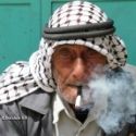 Homme palestinien portant un keffieh