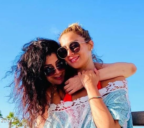 Ghada Abdel Razek en vacances avec l'une de ses filles