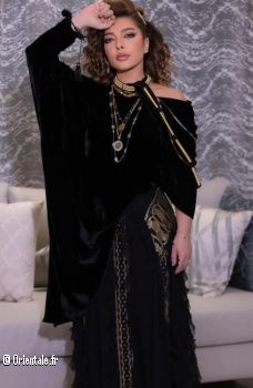 Assala Nasri en tenue traditionnelle