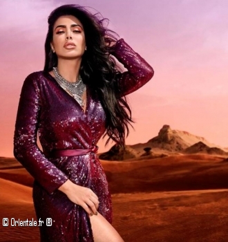 Huda Kattan dans le dsert