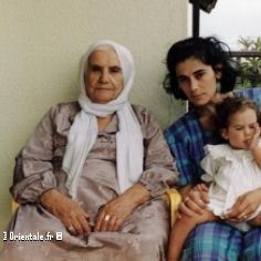 Lina Soualem bébé avec ses mère et arrière-grand-mère (photo de la réalistratrice)