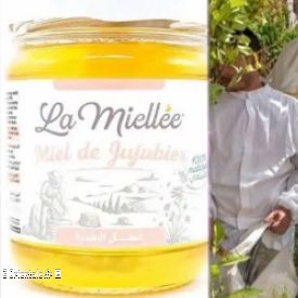 Zohra Boudjelida, apicultrice alg�rienne passionn�e