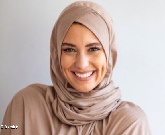 Femme qui porte un hijab