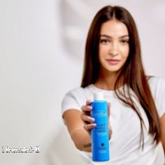 Jeune femme europenne avec des cheveux sains