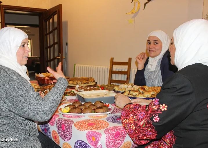 Des femmes jordaniennes et syriennes changent des recettes, des plats et des souvenirs (Al Jazeera)