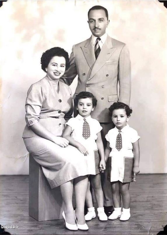 La Princesse Badiya Bint Ali avec son mari et leurs enfants