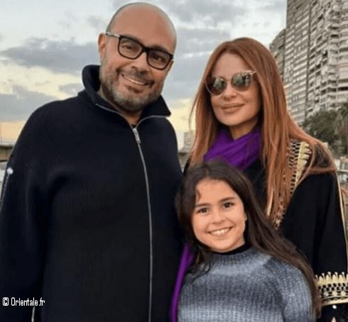 Walid Mustafa ( gauche), leur fille (au centre) et Carole Samaha ( droite)